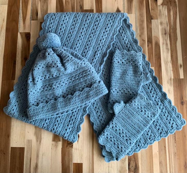 Gehaakte sjaal, muts en handwarmers, Kleding | Dames, Mutsen, Sjaals en Handschoenen, Nieuw, Sjaal, Maat 38/40 (M), Ophalen of Verzenden