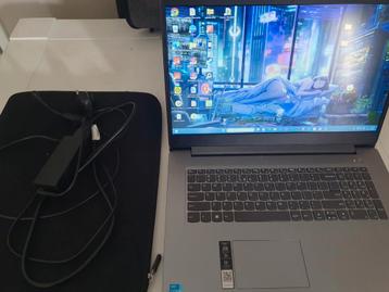 Lenovo ideapad 3 17inch met laptophoes en muis beschikbaar voor biedingen