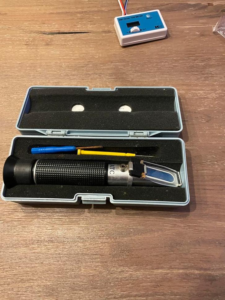2x Refractometer met doos, Dieren en Toebehoren, Vissen | Aquaria en Toebehoren, Gebruikt, Gevuld zeewateraquarium, Ophalen of Verzenden