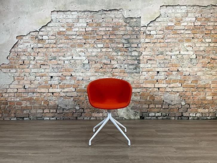Hay AAC21 rood wit bij TheReSales, Huis en Inrichting, Stoelen, Zo goed als nieuw, Eén, Metaal, Stof, Rood, Ophalen of Verzenden
