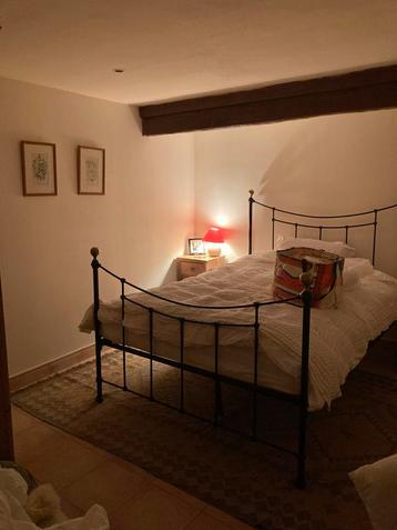 Engels vintage spijlen bed zwart, 140x200 gratis lattenbodem