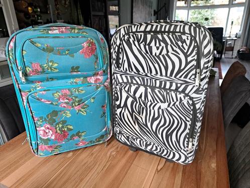 Twee reiskoffertjes 50x35x20 rolkoffers met print, Sieraden, Tassen en Uiterlijk, Koffers, Hard kunststof, 50 tot 60 cm, 35 tot 45 cm