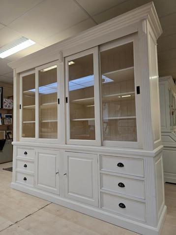 Zeer  charmante  grote buffetkast landelijk brocante 260x240 beschikbaar voor biedingen