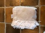 Nieuw dekentje met franjes., Ophalen of Verzenden, Nieuw, 100 cm of meer, Deken