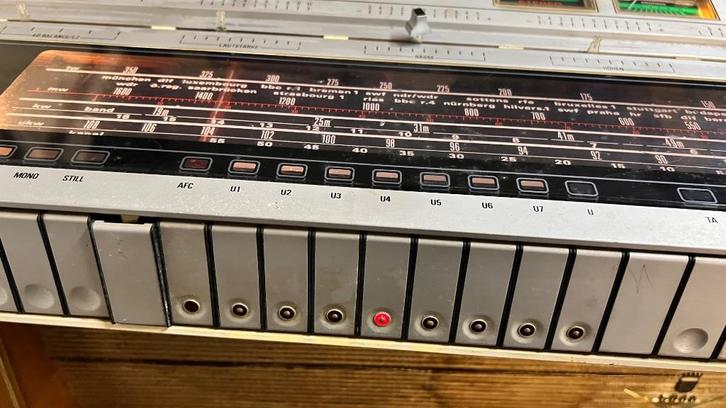 Grundig rtv 1020 wit met 4 d sound als opknapper, Audio, Tv en Foto, Radio's, Gebruikt, Radio, Ophalen of Verzenden