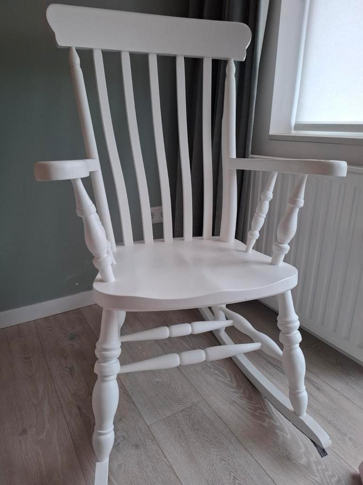 Brocante schommelstoel, Kinderen en Baby's, Kinderkamer | Tafels en Stoelen, Zo goed als nieuw, Stoel(en), Ophalen