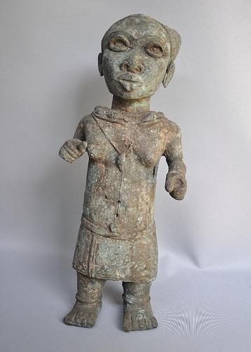 Groot bronzen beeld van een Enuch, regio Benin City, Nigeria beschikbaar voor biedingen
