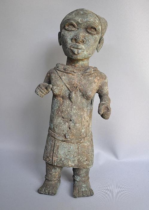 Groot bronzen beeld van een Enuch, regio Benin City, Nigeria, Antiek en Kunst, Kunst | Niet-Westerse kunst, Ophalen of Verzenden