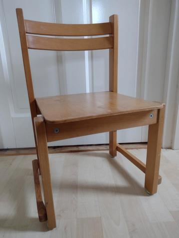 Houten kinderstoeltje Ikea beschikbaar voor biedingen