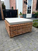 Hocker/ bijzettafel, Ophalen, Zo goed als nieuw, Vierkant, Hout