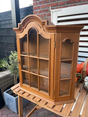 Vitrinekastje/ hangkastje met Glas 65 breed bovein 64 hoog beschikbaar voor biedingen