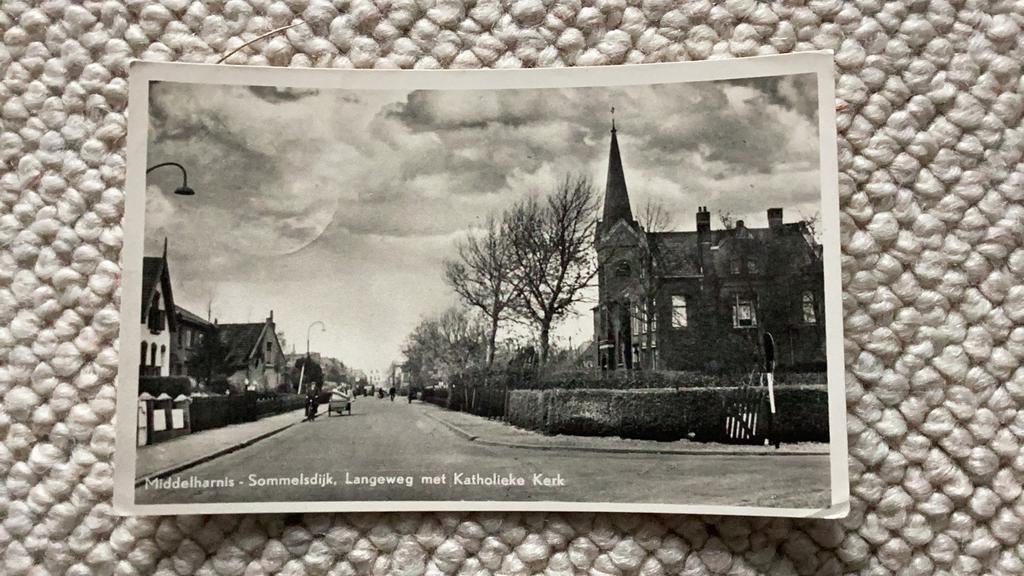 Ansichtkaart Middelharnis-Sommelsdijk Langeweg met Kerk 1955, Verzamelen, Ansichtkaarten | Nederland, Ophalen of Verzenden, 1940 tot 1960