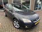 Ford Focus 1.6-16V Ghia 5 Deurs - Stoelverw. - Trekhaak - Cl, 1596 cc, Gebruikt, Zwart, 4 cilinders
