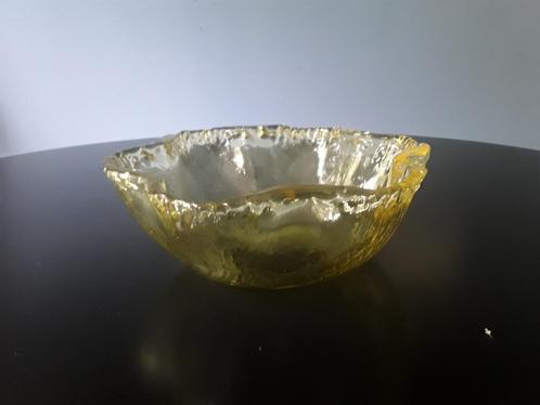 Gele glazen schaal Murano, Scandinavisch? 23 cm., Antiek en Kunst, Antiek | Glas en Kristal, Ophalen of Verzenden