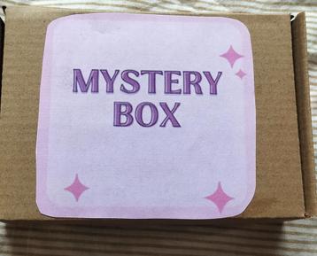 Mystery box: gevuld met sieraden en beauty producten  beschikbaar voor biedingen