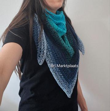 Gehaakte driehoek sjaal, zelfgemaakt, nieuw  beschikbaar voor biedingen