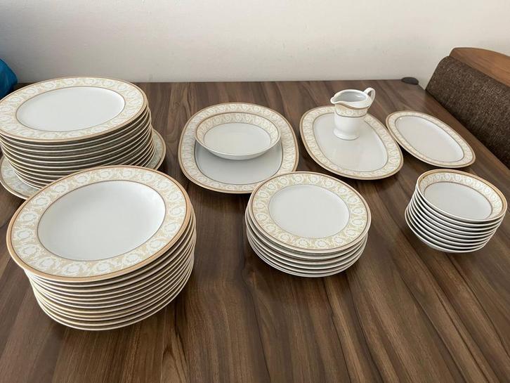 Servies Set - Zo Goed Als Nieuw, Huis en Inrichting, Keuken | Servies, Zo goed als nieuw, Compleet servies, Overige stijlen, Porselein