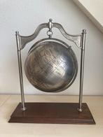 Decoratieve Wereldbol op houten voet, Ophalen
