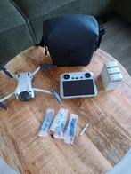 DJI Mini 3 Fly More Combo + Smart Controller, Audio, Tv en Foto, Drones, Ophalen, Zo goed als nieuw, Drone met camera