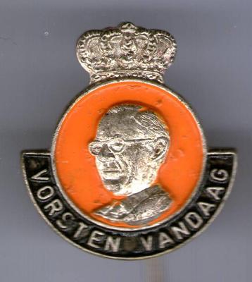 Vorsten vandaag Bernhard zilverkleurig speldje ( U_071a ) beschikbaar voor biedingen