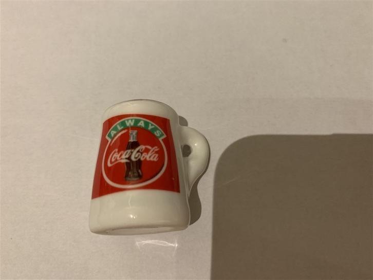 Porseleinen Coca-Cola pulletje ? Model 2, Verzamelen, Vingerhoedjes, Nieuw, Nederland, Porselein, Ophalen of Verzenden