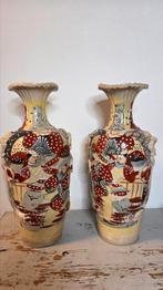 Paar Japanse Satsuma-stijl vazen – 32 cm – handbeschilderd, Antiek en Kunst, Antiek | Keramiek en Aardewerk, Ophalen of Verzenden