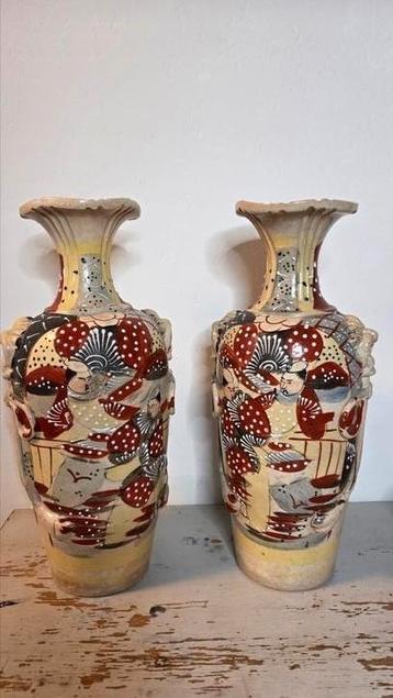 Paar Japanse Satsuma-stijl vazen – 32 cm – handbeschilderd beschikbaar voor biedingen