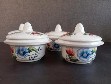 Brocante Franse boter potjes. beschikbaar voor biedingen