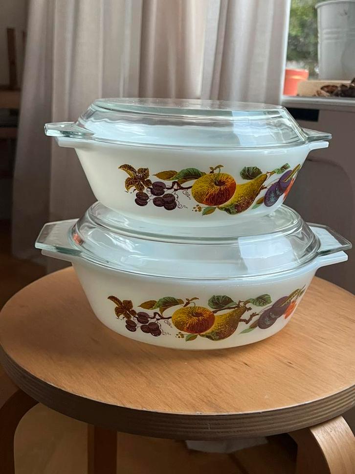 Pyrex melkglazen Kent Orchard schalen, Antiek en Kunst, Antiek | Schalen, Ophalen of Verzenden