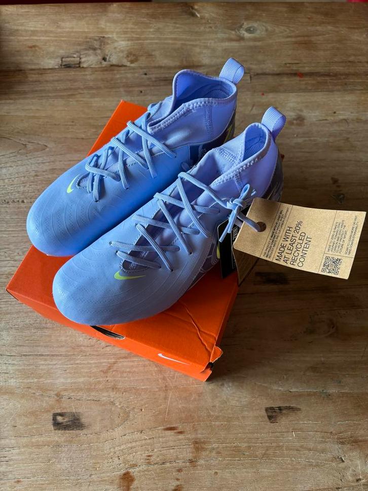 Nike Jr Phantom Luna II Voetbalschoenen - Nieuw!, Sport en Fitness, Voetbal, Nieuw, Schoenen, Maat XS of kleiner, Ophalen of Verzenden