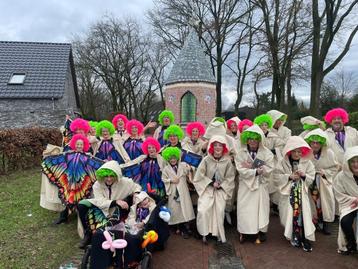 Monnikenpakken grote loopgroep carnaval