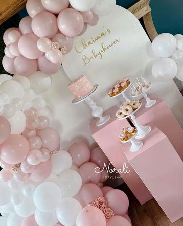 Roze zuilen - Babyshower - Feest - Decoratie - Displayzuil beschikbaar voor biedingen