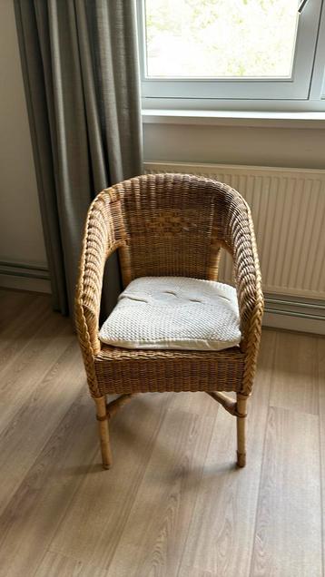 2 rieten stoelen  beschikbaar voor biedingen