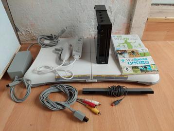Nintendo Wii Zwart Compleet met Wii Fit beschikbaar voor biedingen