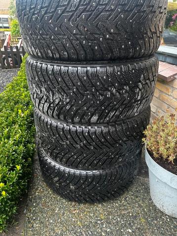 255/45/r18 103txl   Met spiks beschikbaar voor biedingen