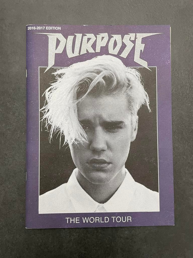 Justin Bieber Purpose Tourbook + Poster - Official Merchandi, Ophalen of Verzenden, Zo goed als nieuw, Boek, Tijdschrift of Artikel