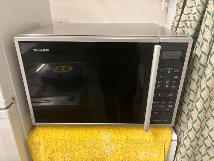 Sharp CombiMagnetron - 40L - Incl Wat Toebehoren, Witgoed en Apparatuur, Magnetrons, Gebruikt, Vrijstaand, Combimagnetron, 45 tot 60 cm