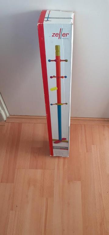 Gekleurde kinderkapstok  beschikbaar voor biedingen