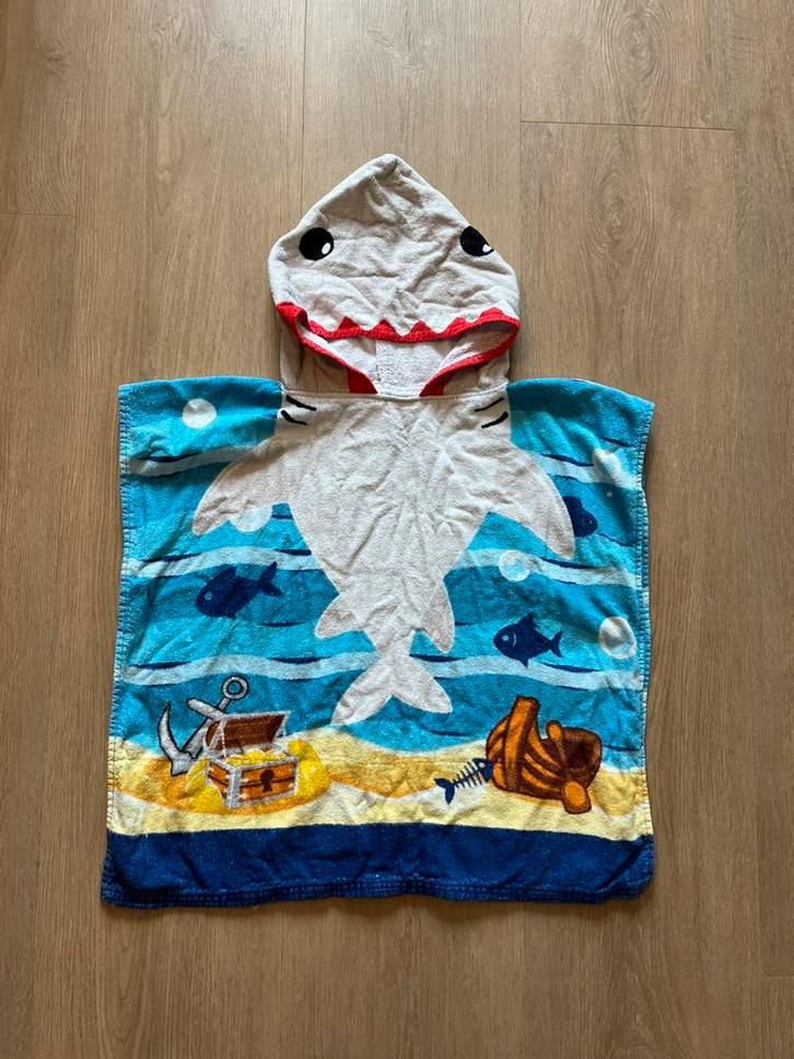 Leuke badponcho haai Zgan, Kinderen en Baby's, Kinderkleding | Kinder-zwemkleding, Zo goed als nieuw, Badponcho, Maat 110, Jongen