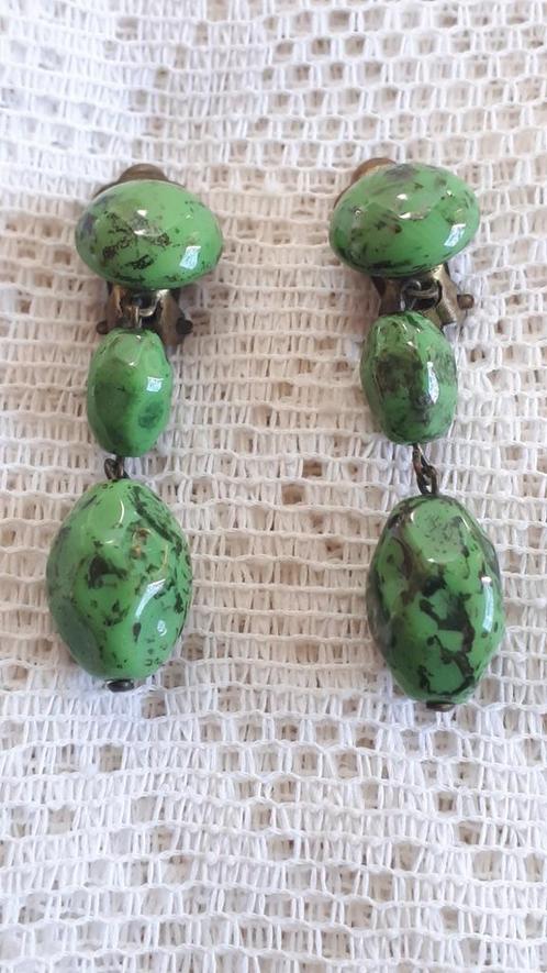 Oude Clipoorbellen Groen/Zwarte Stenen. GRATIS Verzending., Sieraden, Tassen en Uiterlijk, Antieke sieraden, Oorbellen, Overige materialen