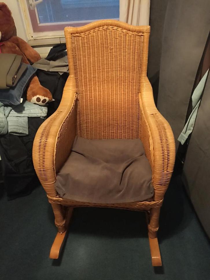 Rotan Schommelstoel met Kussen, Huis en Inrichting, Stoelen, Gebruikt, Eén, Bruin, Ophalen
