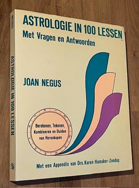 Joan Negus. Astrologie in 100 lessen. Uitg. Schors 1984. 2e, Boeken, Esoterie en Spiritualiteit, Gelezen, Instructieboek, Astrologie