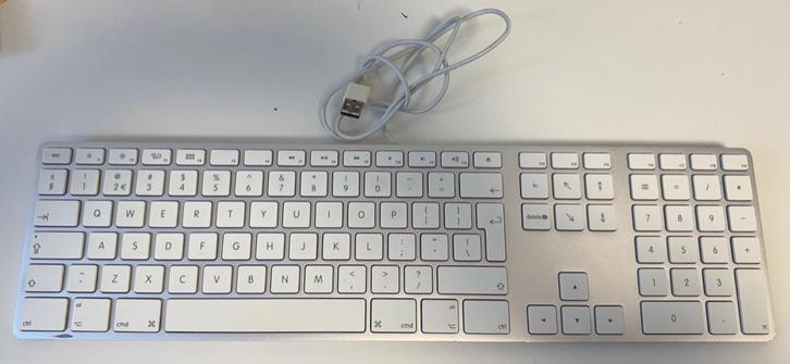 Apple usb toetsenbord met nummeriek, Computers en Software, Toetsenborden, Gebruikt, Qwerty, Bedraad, Ophalen of Verzenden