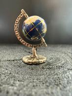 Zilveren miniatuur wereldbol met emaille aarde, Antiek en Kunst, Antiek | Goud en Zilver, Ophalen of Verzenden