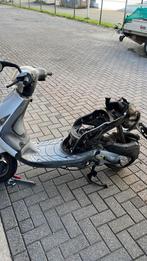 Zip 4 takt 50 cc staat al een tijdje stil wel compleet, Fietsen en Brommers, Scooters | Piaggio, Ophalen, Zo goed als nieuw, Zip