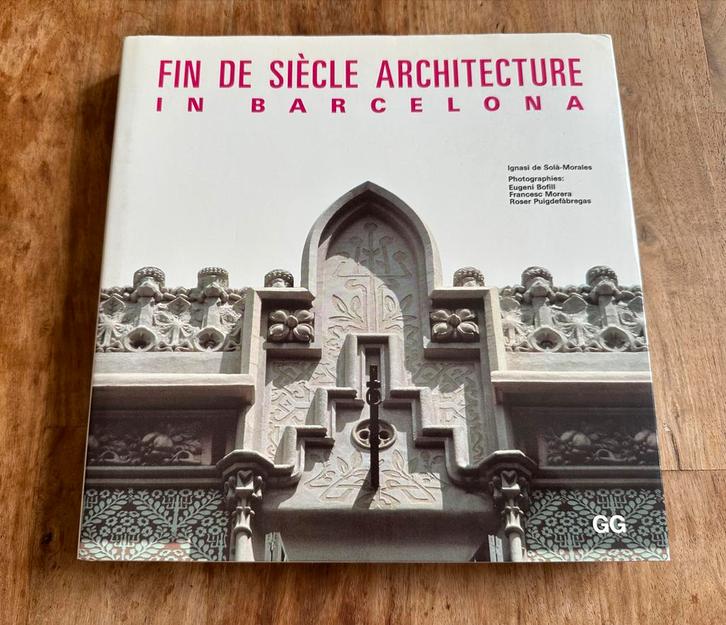 Boek Fin de siècle in Barcelona Engelstalig foto’s en uitleg, Boeken, Kunst en Cultuur | Architectuur, Gelezen, Ophalen of Verzenden