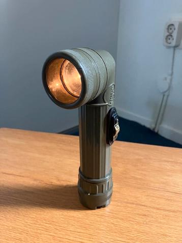 Zaklamp militair beschikbaar voor biedingen