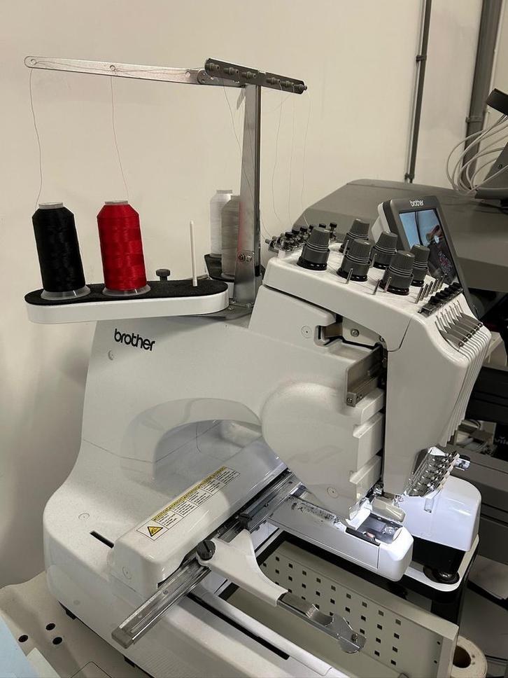 Brother PR680W Borduurmachine - Topstaat!, Hobby en Vrije tijd, Borduren en Borduurmachines, Zo goed als nieuw, Borduurmachine