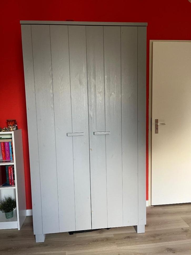 Woood kast Dennis betongrijs, Huis en Inrichting, Kasten | Kledingkasten, Zo goed als nieuw, 200 cm of meer, 100 tot 150 cm, 50 tot 75 cm
