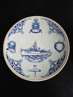 Koninklijke Marine M823 Hr.Ms. Naarden Delftsblauw bord 1967, Ophalen, Marine, Nederland, Embleem of Badge